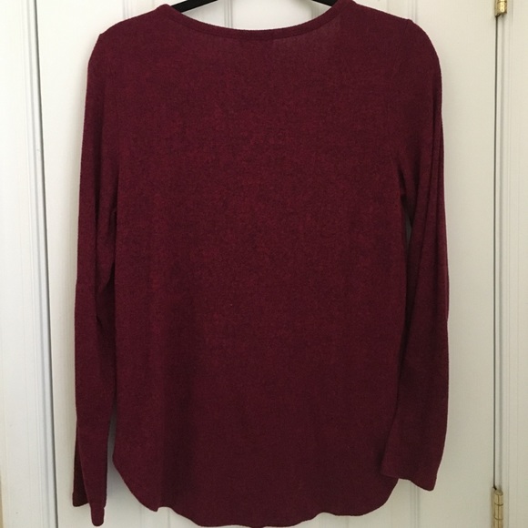 old navy women’s sweater - Picture 2 of 2